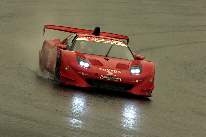 スーパーラップ: 何と10位から9台抜きで初ポールのREAL NSX（金石勝智／金石年弘組）