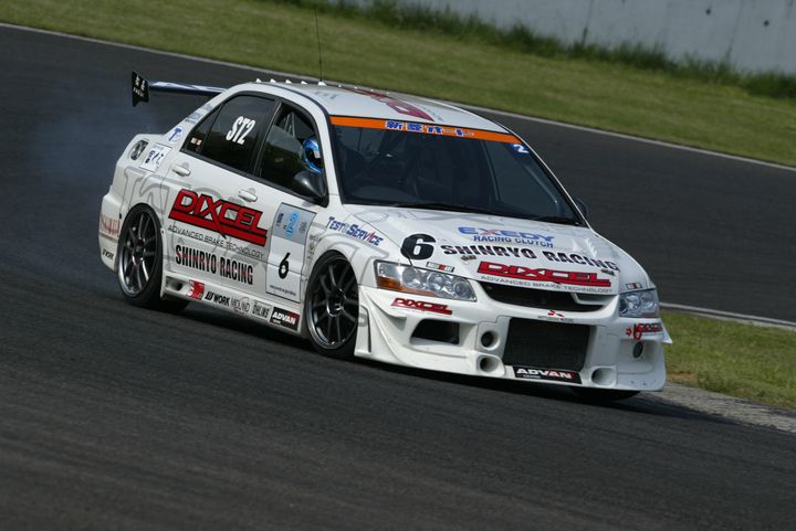 ST2クラス予選トップのDIXCEL☆新菱オートEVOⅨMR（冨桝朋広／関豊組）