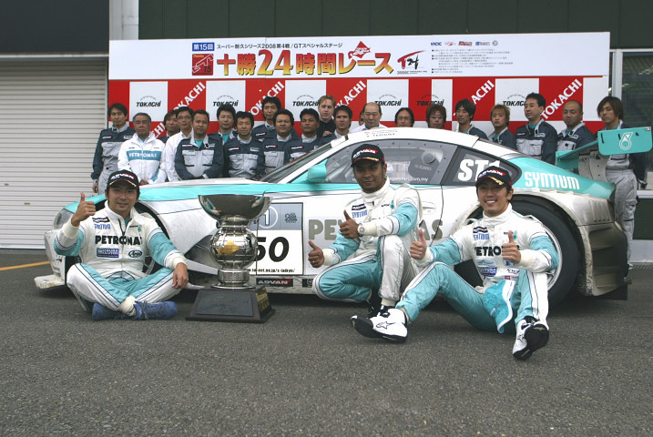 オーバーオールウィナーCarNo.50 PETRONAS SYNTIUM BMW Z4M COUPEのクルー達
