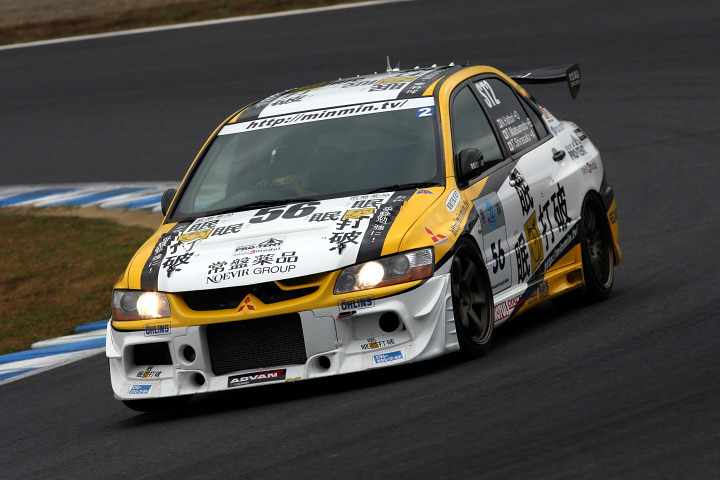 ST2クラスポールポジションの眠眠打破ランサー（服部尚貴／松本達哉／白坂卓也組）