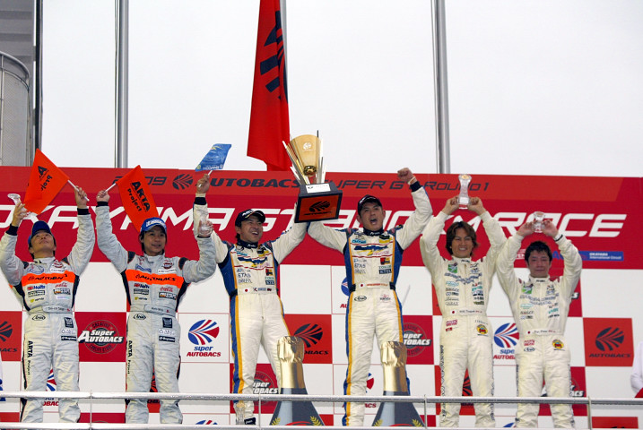 GT３００クラスの表彰式