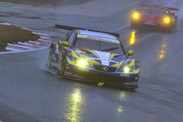 300クラスは新加入の片岡龍也の大活躍もあり、LEXUS IS350が緒戦を制した