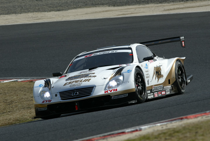 スーパーラップ: 大健闘のKRAFT SC430（石浦宏明／大島和也組）は、2位