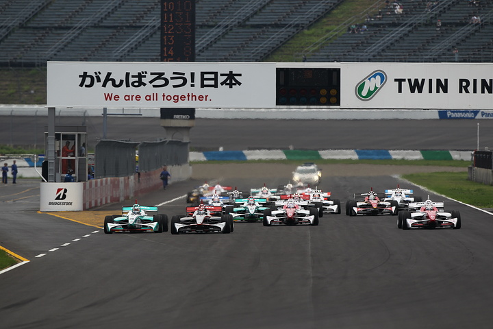 52周の決勝レースがスタートした