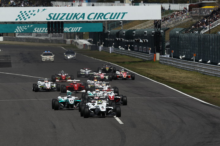 17周の決勝レースがスタートした