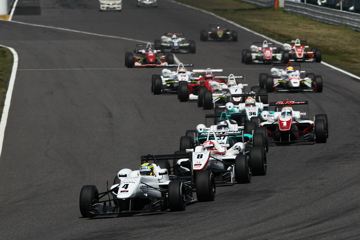 17周の決勝レースがスタートした