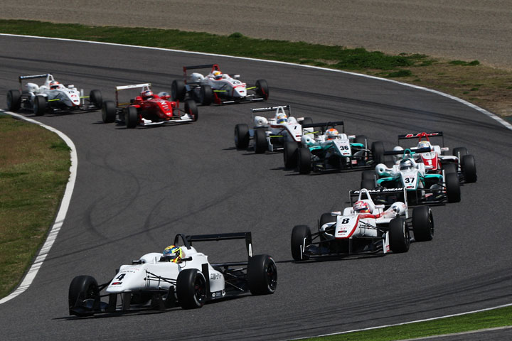 17周の決勝レースがスタートした