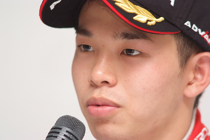 決勝記者会見: Nクラス優勝の佐々木大樹（NDDP）