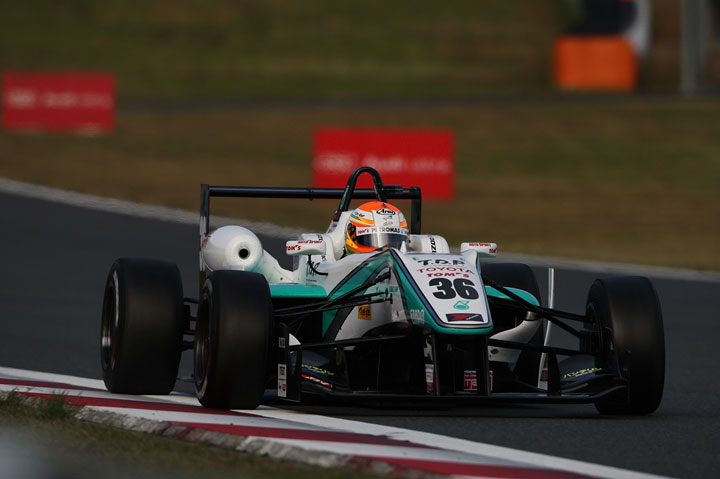 優勝の中山雄一（トムス）