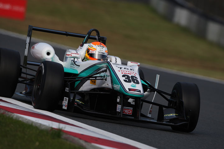 優勝の中山雄一（トムス）