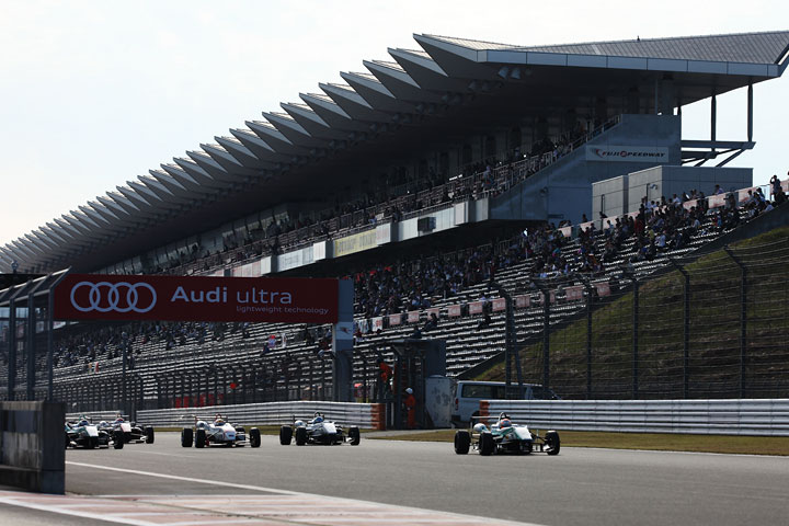 21周の決勝レースがスタートした