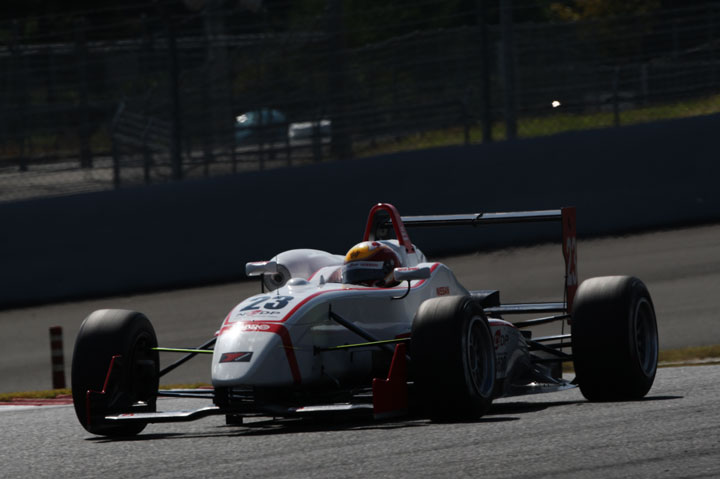 総合とNクラスのダブルポールポジションを決めた佐々木大樹（NDDP）