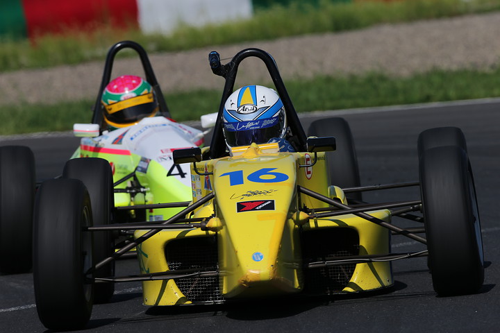 FJ1600鈴鹿クラブマンレース第5戦: 決勝2位は古場博之