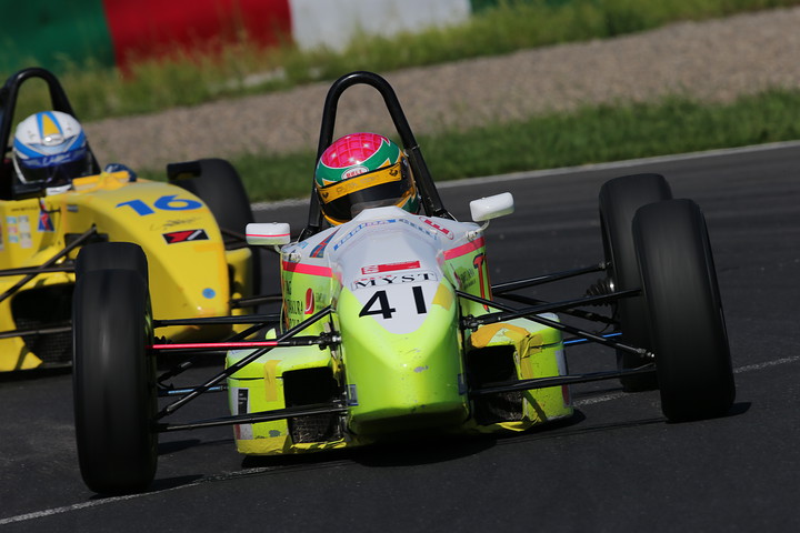 FJ1600鈴鹿クラブマンレース第5戦: 決勝3位は加藤洋一