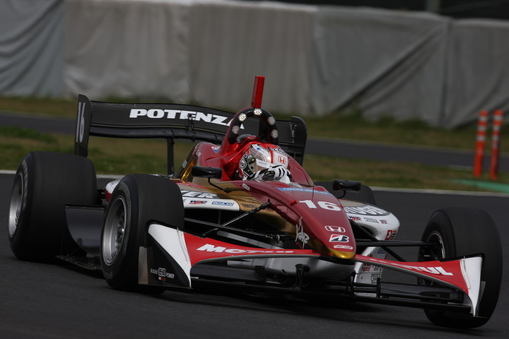 CarNo.16: 山本尚貴（TEAM 無限）