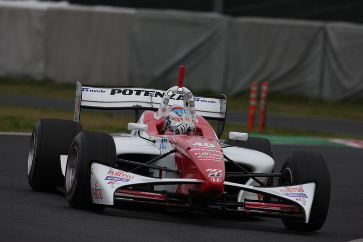 CarNo.40: 伊沢拓也（DOCOMO TEAM DANDELION RACING ）