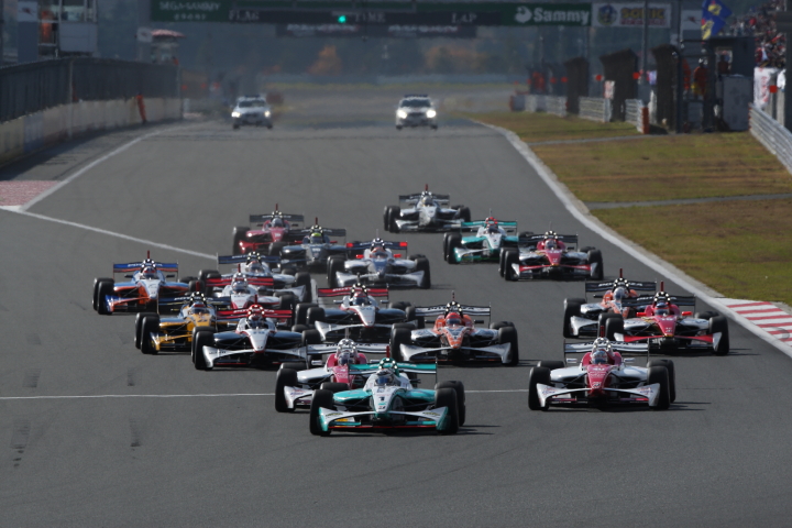 FUJI SPRINT CUP 決勝: 22周の決勝レースがスタートした