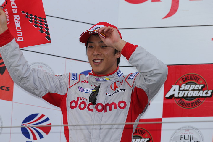 JAFGP: 表彰式で優勝の伊沢拓也（ダンディライアン）