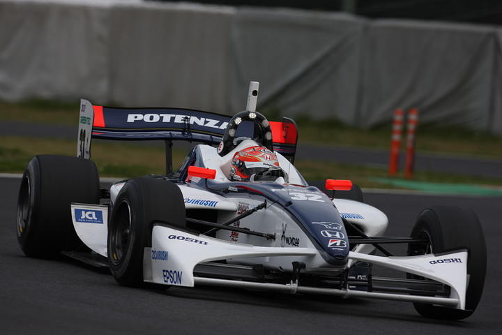 フリー走行2回目: 3位は小暮卓史（ナカジマ）