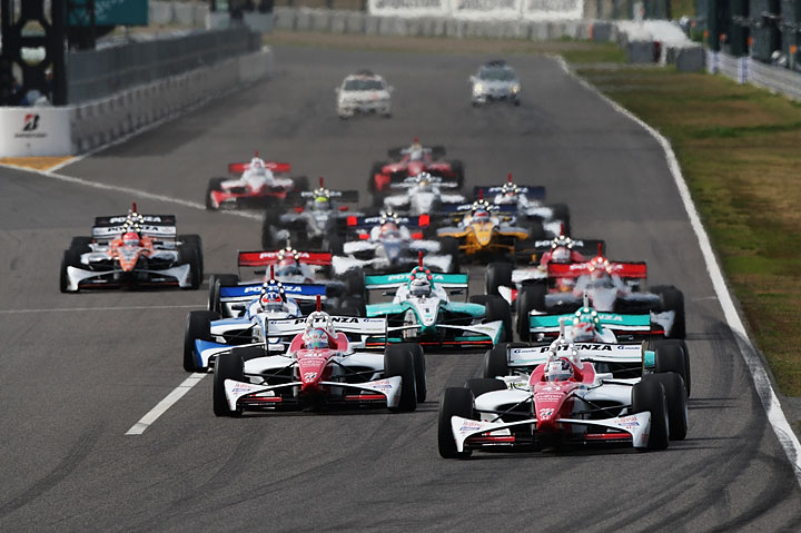 43周の決勝レースがスタートした