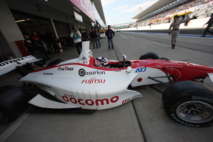 ノックアウト予選に出撃する塚越広大（ダンディライアン）