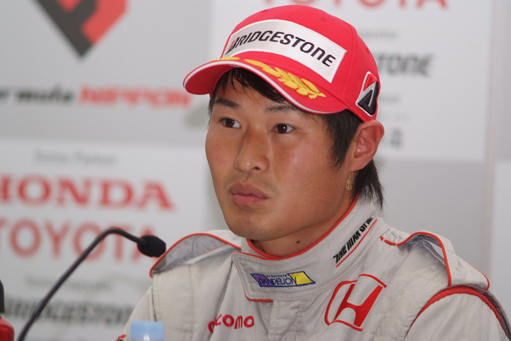 予選記者会見: 予選2位の塚越広大（ダンディライアン）