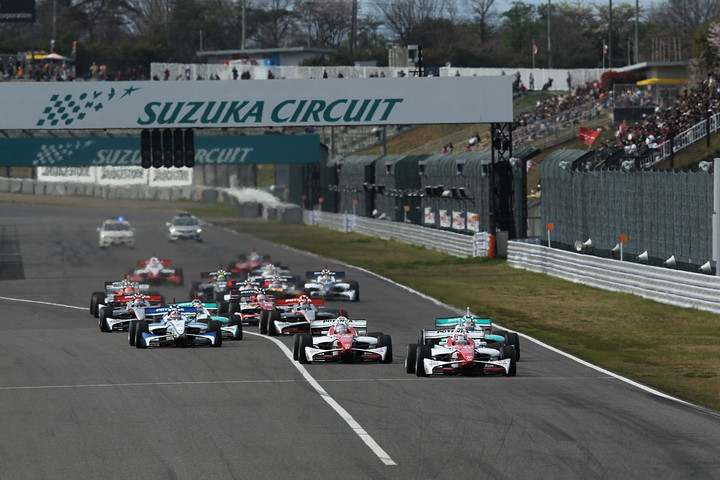 43周の決勝レースがスタートした