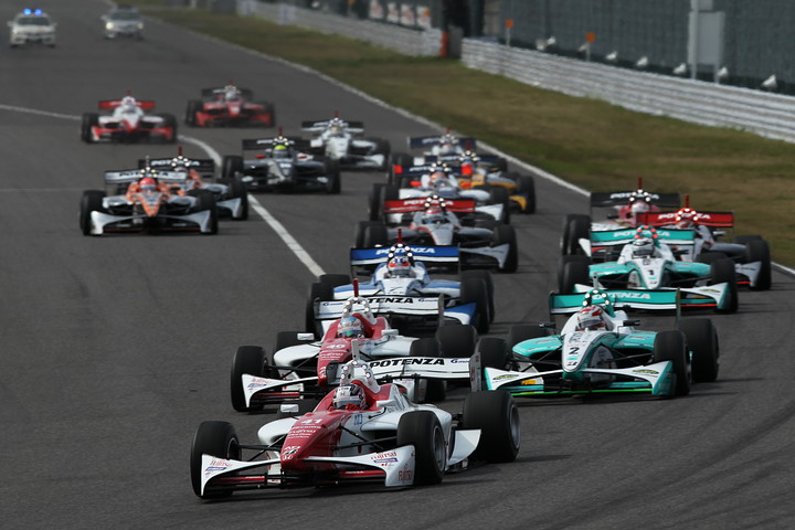 43周の決勝レースがスタートした