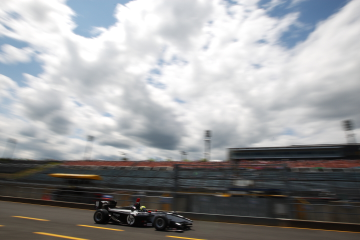 金石年弘（HP REAL RACING）