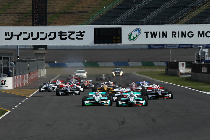 52周の決勝レースがスタートした