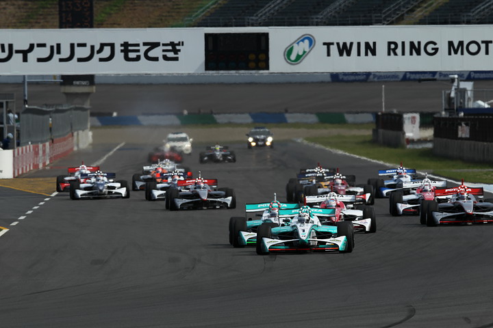 52周の決勝レースがスタートした