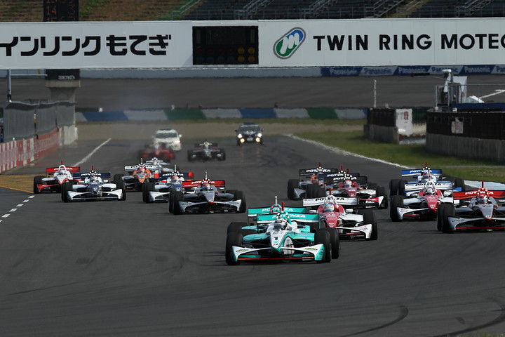 52周の決勝レースがスタートした