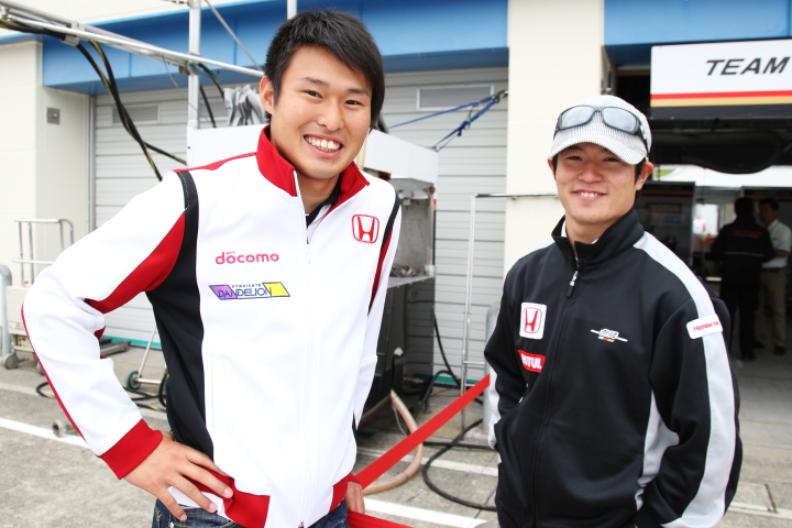 塚越広大（DOCOMO TEAM DANDELION RACING）と山本尚貴（TEAM無限）