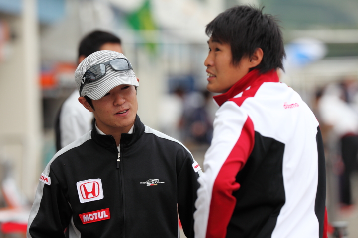 山本尚貴（TEAM無限）と塚越広大（DOCOMO TEAM DANDELION RACING）