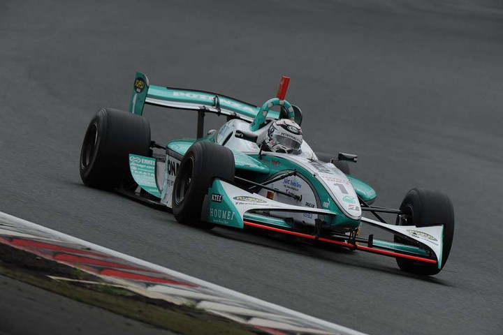 フリー走行2回目: トップタイムのアンドレ・ロッテラー（トムス）