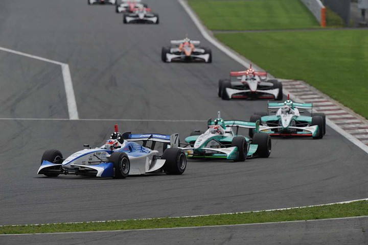 決勝レース序盤のバトル