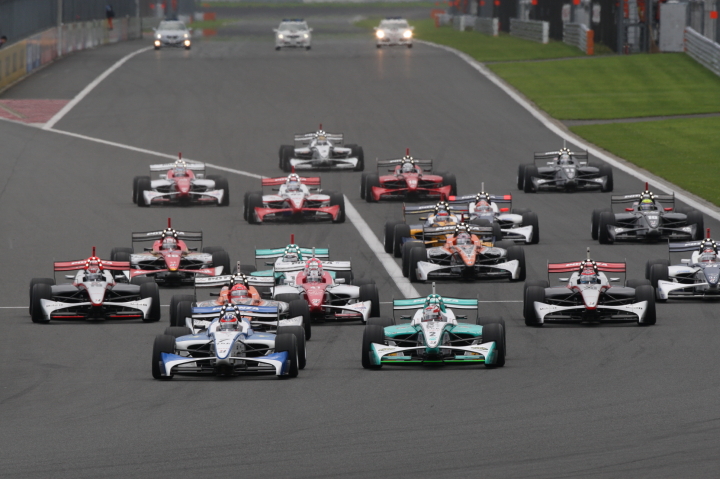 決勝レーススタートシーン