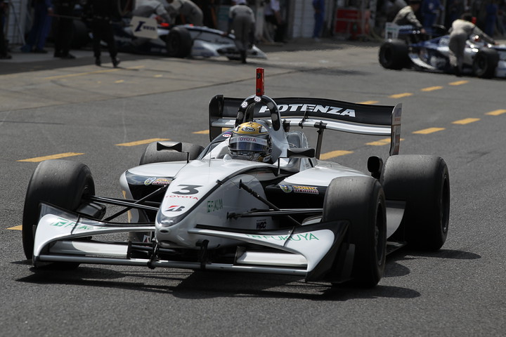 フリー走行2回目: 2位はルーキー安田裕信（コンドー）