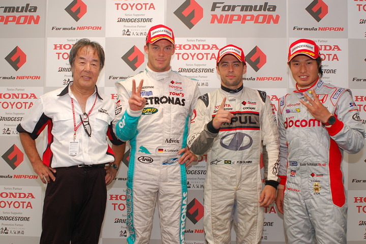 決勝記者会見: トップ3のドライバーと優勝チーム監督