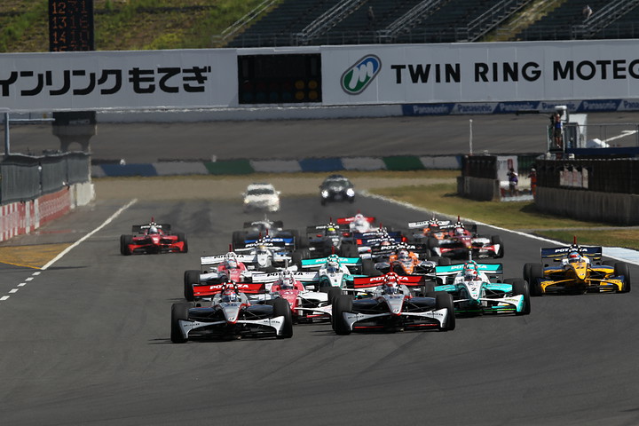 52周の決勝レースがスタートした