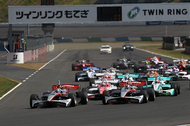 52周の決勝レースがスタートした