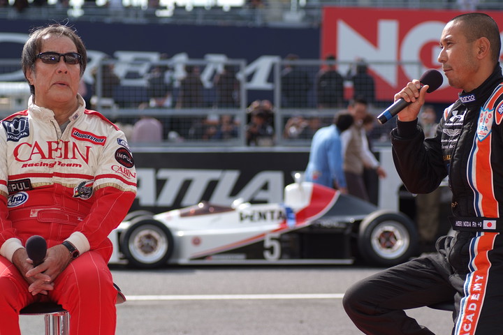 名車デモラン: 星野一義氏がノバ532Pを野田英樹氏がローラT98/51をドライブ