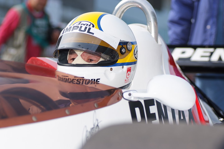 名車デモラン: ノバ532Pコクピットの星野一義氏