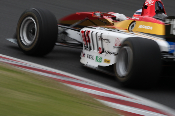 佐藤琢磨（TEAM 無限）