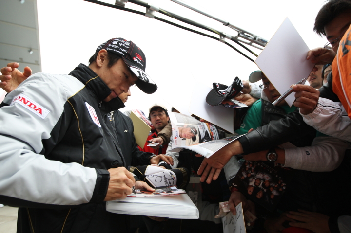 佐藤琢磨（TEAM 無限）