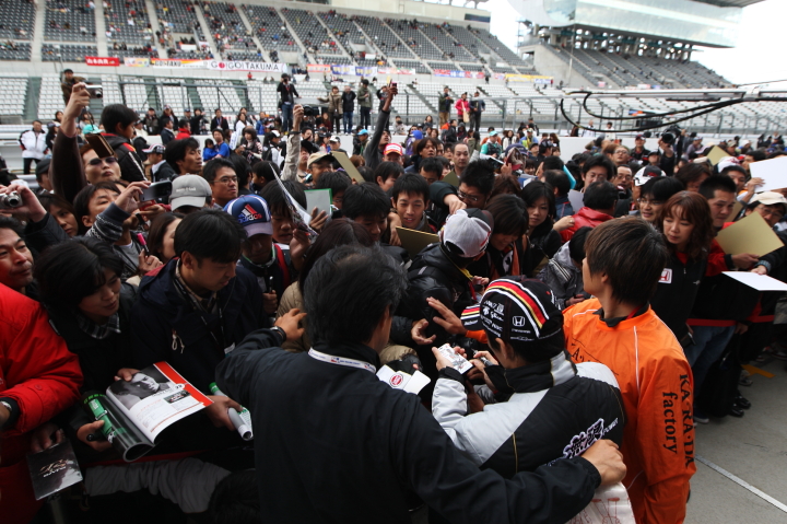 佐藤琢磨（TEAM 無限）