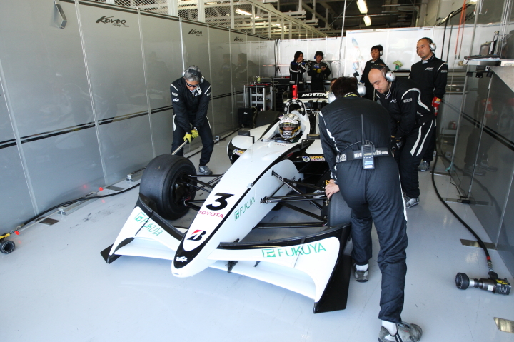 安田裕信（KONDO RACING）