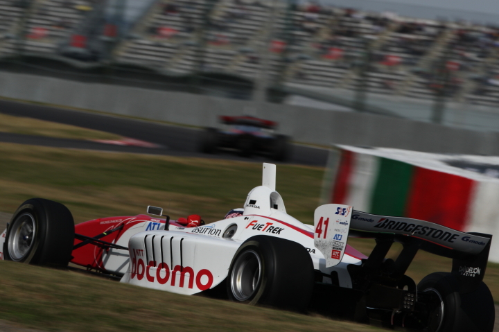 レース1: 塚越広大（DOCOMO TEAM DANDELION RACING）