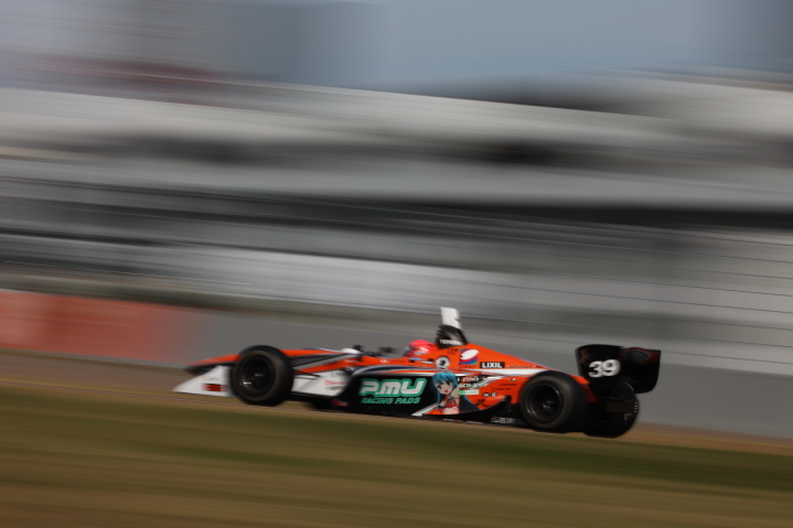 レース1: 国本雄資（Project μ/cerumo·INGING）