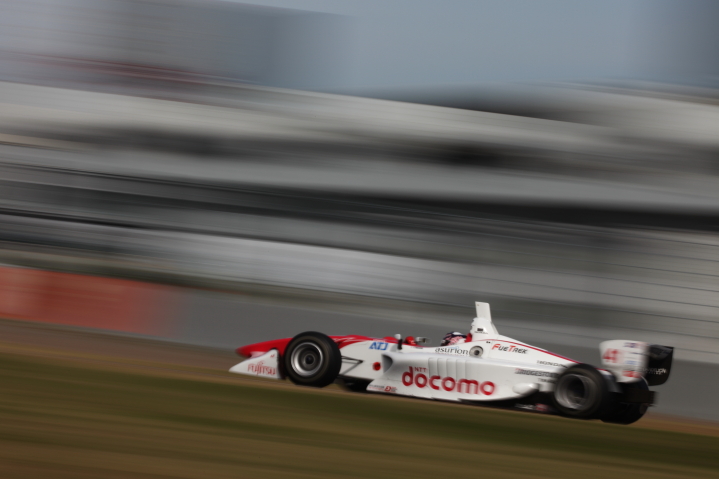 レース1: 塚越広大（DOCOMO TEAM DANDELION RACING）